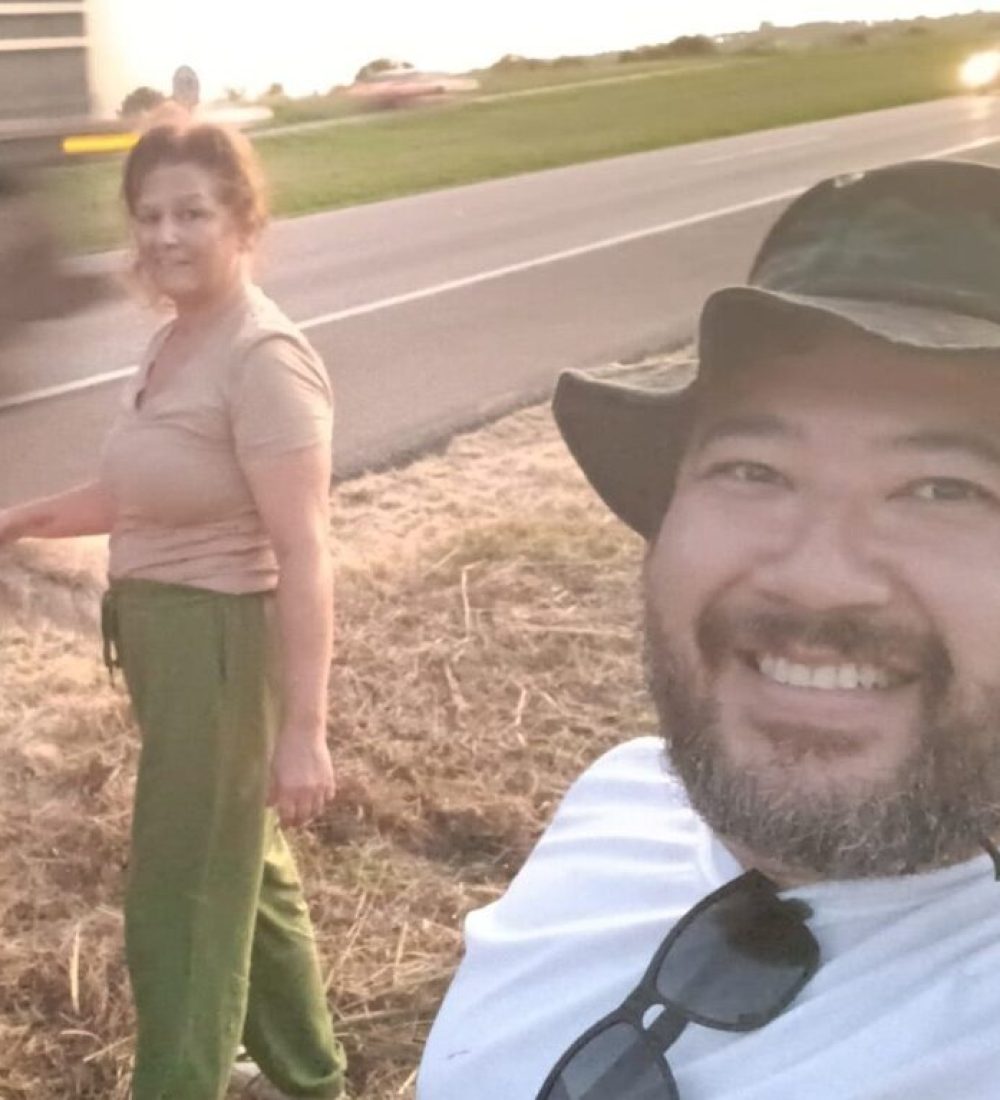 Dia de pegar plumas pela rodovia