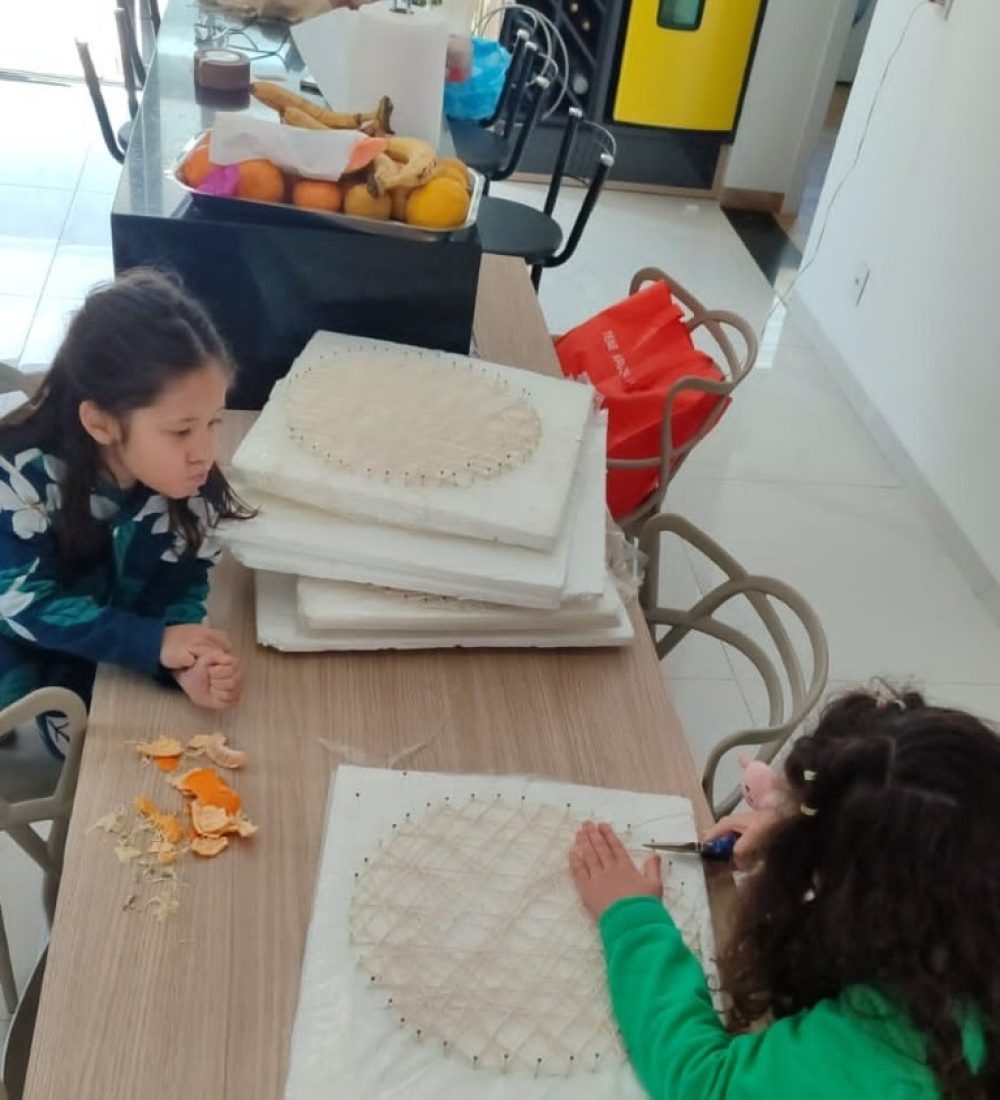 Laura e Maite fazendo sua parte