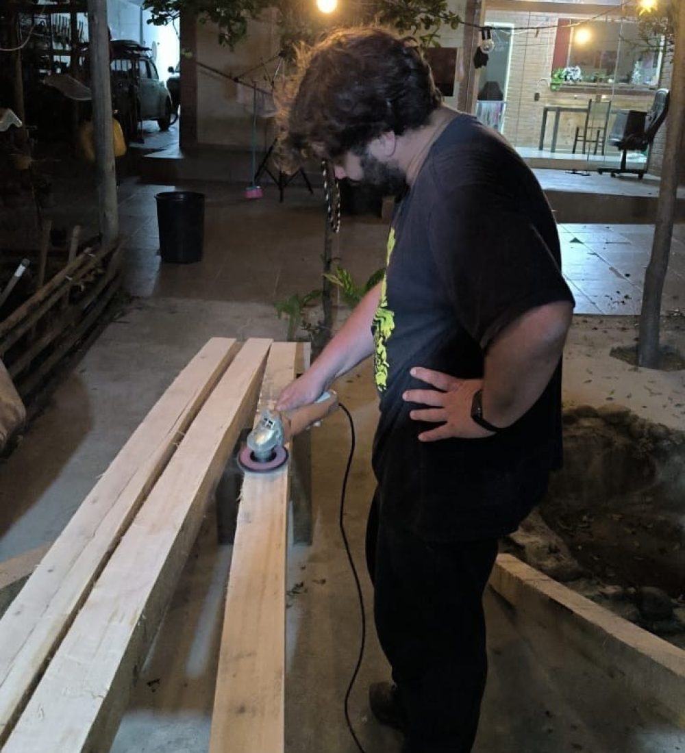 Dudu se achando a carpinteiro