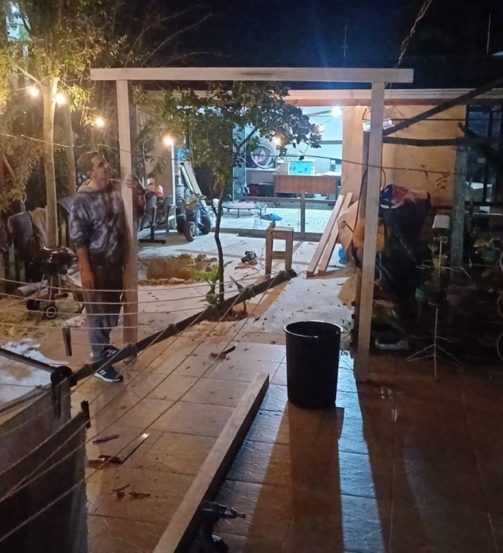 Nelson botando o nome no casamento